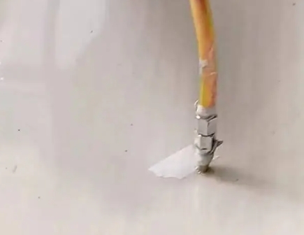 进贤瓷砖空鼓维修公司专业解答在瓷砖铺贴过程中，如果使用的砂料过粗（如全部使用了粗砂），可能会导致以下问题