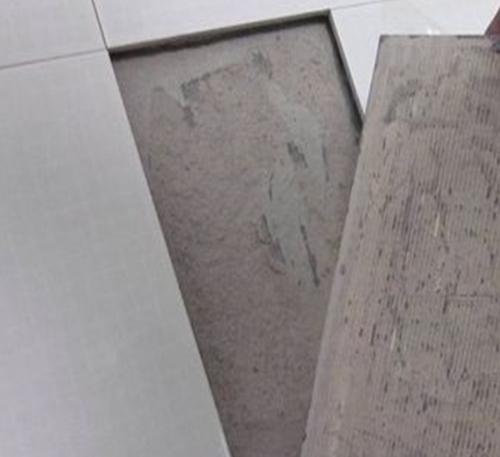 进贤瓷砖空鼓维修公司分享瓷砖铺贴时如果打浆（即涂抹在瓷砖背面和基层上的砂浆或瓷砖胶）过少，会带来以下问题